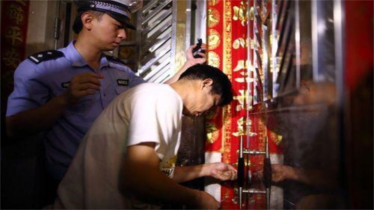 长治请开锁师傅开了锁后，师傅为什么一般都不进门，就算主人请也不进去？